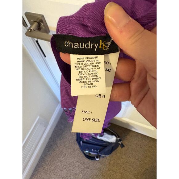 London Fog Crossbody Satchel Purse with Chaundry  Scarf - Picture 8 of 8